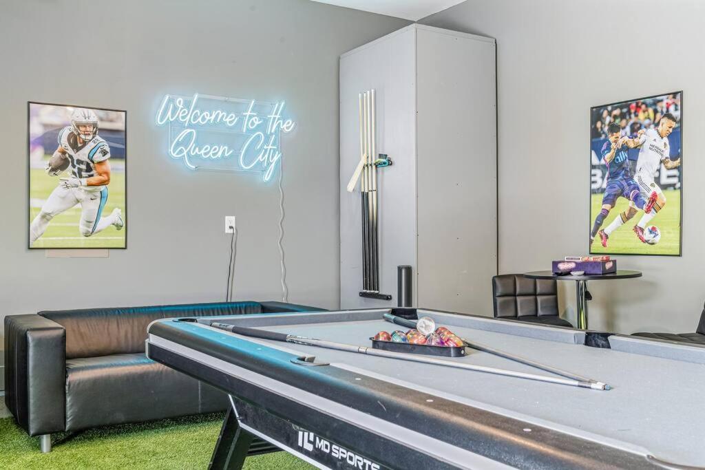 Modern 4br Uptown Oasis! Holiday home