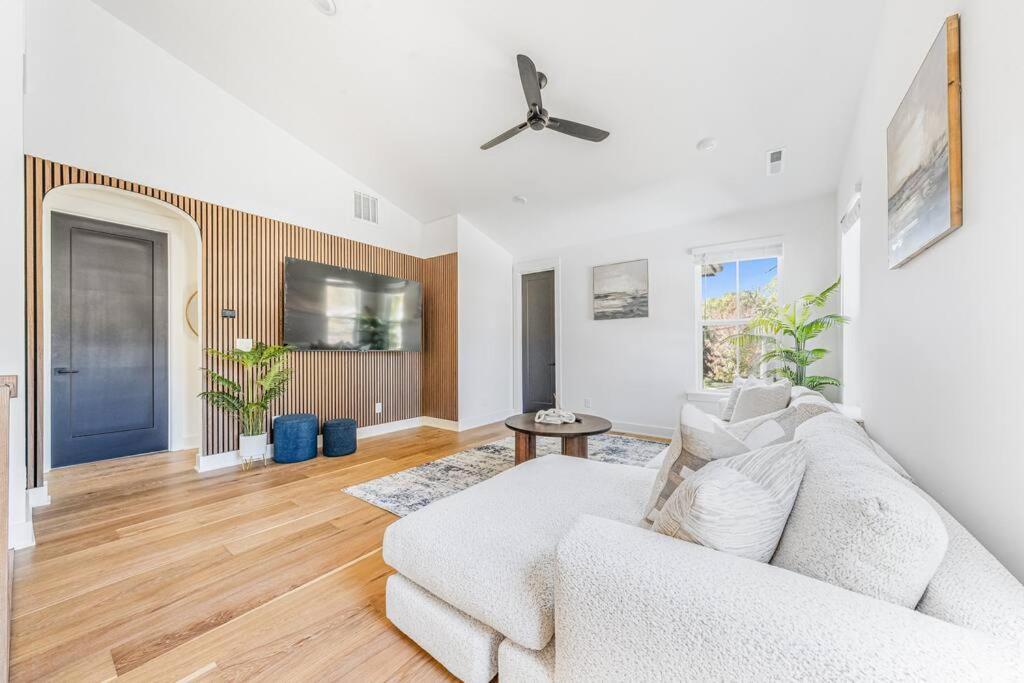 Holiday home Modern 4br Uptown Oasis!