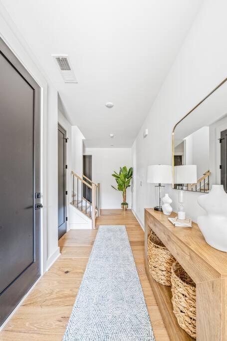 Modern 4br Uptown Oasis!